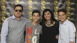 Lucas santos, filho da cantora eyshila, virou assunto nos últimos dias após expor em suas redes sociais sua orientação sexual. Filho Da Cantora Eyshila Santos De 17 Anos Morre Vitima De Meningite Breaktudo