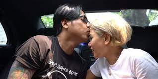 Gofar hilman meminta maaf karena sudah membuat beberapa pihak tidak nyaman saat ia rangkul di acara tersebut. Pernah Pacaran Dengan Gofar Hilman Nikita Mirzani Akui Lebih Enak Jadi Sahabat Kapanlagi Com