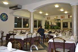 Da più di 40 anni siamo al vostro servizio con dell'ottimo pesce di alta qualità, per farvi. Interno Foto Di Bagno Ristorante Levante 68 Porto Garibaldi Tripadvisor