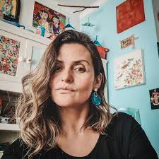 Desperté con jaqueca pero el pelo tan lindo que merecía una foto 🤭🤭🤭🤭  Aros bellos de la @brendamendezoficial y polera de algodón básica de la  Maida de @miachic_tienda, atentas que se viene