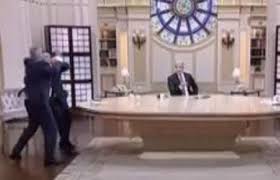 رغم مرور أشهر من إصابته بفيروس كورونا وتعافيه، خرجت أنباء مجدداً عن تدهور حالة الإعلامي المصري وائل الإبراشي.وفي هذا الشأن، وضحت وزارة الصحة المصرية، أن Ø´ÙˆØ¨ÙŠØ± ÙŠØªÙˆØ¬Ù‡ Ù„ØªØ­Ø±ÙŠØ± Ù…Ø­Ø¶Ø± Ø¨Ù‚Ø³Ù… Ø£ÙƒØªÙˆØ¨Ø± Ø¨Ø¹Ø¯ Ø¥ØµØ§Ø¨ØªÙ‡ Ø®Ù„Ø§Ù„ Ø®Ù†Ø§Ù‚Ø© Ø§Ù„Ø¹Ø§Ø´Ø±Ø© Ù…Ø³Ø§Ø¡