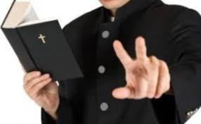 Apprendi la definizione di 'tonaca dei preti'. Tonaca Nera E Aspersorio In Mano A Senago Si Aggira Il Prete Truffatore Il Notiziario
