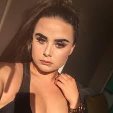 Eva Breen's Instagram, Twitter & Facebook