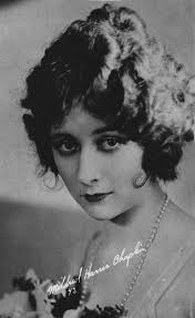 Charlie Chaplin Had 11 Children with 3 Women & Some of His Kids Became  Actors Too