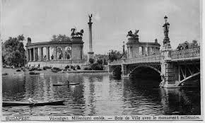 Admirez les points forts illuminés de budapest lors d'une croisière sur le danube en soirée, ce qui vous donne l'une des meilleures opportunités de prendre des photos instantanées des principaux monuments de la ville illuminés. Budapest Bois De Ville Avec Le Monument Millenaire Carte Postale Ancienne Et Vue D Hier Et Aujourd Hui Geneanet