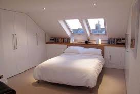 41 Glamorous Canopy Beds Ideas For Romantic Bedroom With Images Attic Bedroom Decor Attic Bedrooms Attic Bedroom Designs