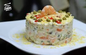 La ensaladilla rusa es uno de los platos más típicos de la gastronomía española, su preparación sencilla y sus ingredientes económicos hacen que este plato haya tenido una gran difusión entre nuestra geografía. Receta De Ensaladilla Rusa Receta De Sergio