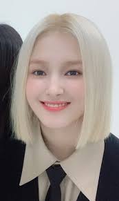 Blonde Maknae 🤝 #MOMOLAND #NANCY #AHIN @MMLD_Official