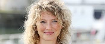 Ses filles n'ont pas le droit de regarder la série. Cecile Bois Candice Renoir Tourne En Famille Son Beau Fils L A Rejointe Au Casting De La Serie Gala