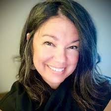 Ali Arnold's Instagram, Twitter & Facebook