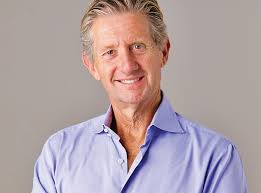 The eyewear industry has seen an incredible evolution in the past 50 years.  Personally, the most important impact was made in the transition from a  handful of distributors to brands taking control… |