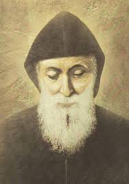 نشدو المجد اﻵب المعطي شربل اسمه نشدو الحمد اﻻبن المحيي فيه رسمه نشدو الحب  الروح صبّ فيه وسمه للثالوث تتلو الشكر كل نسمة صلّي عنا يا شربل صلّي عنا  يسمع صوت الحب