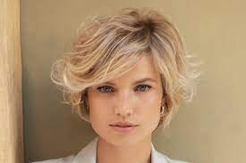 Coupe à la garçonne, carré court ou coupe pixie hair, le court est une coupe de cheveux ultra tendance, sans parler du côté pratique de ce style capillaire. Carre Court Comment Le Porter Et Le Choisir