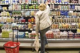 3 Trucs Surprenants Pour Depenser Moins En Faisant Les Courses Faire Soi Meme Courses Course Pas Cher