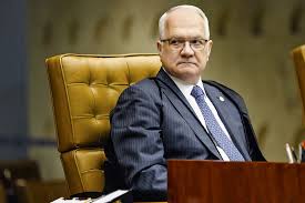 No julgamento da suspeição de sergio moro, kassio marques diz que em processos do tipo, a justiça deve avaliar o estado psicológico favorável ou desfavorável do juiz em relação ao réu. Suspeicao Pode Anular Todos Os Processos De Moro Na Lava Jato Diz Fachin Veja