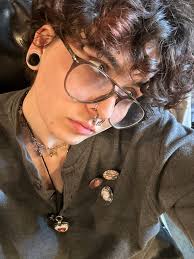 How much does FedEx pay for evening and morning shift work from home....!!!