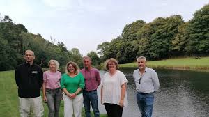 Photo  Elle revit depuis trois ans  : dans la Manche soufflage de verre ...