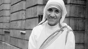 Mother teresa was the founder of the order of the missionaries of charity, a roman catholic congregation of women dedicated to helping the poor. La Historia De Santa Teresa De Calcuta La Mujer Que Vivio Para Los Pobres Santoral Cope