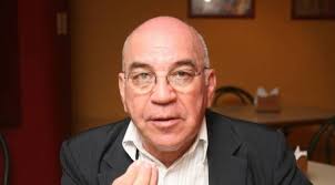 Quien te parece, es el comentarista de futbol, que mas te gusta escuchar.  Te pasamos unas fotos y si no está allí, podes nombrarlo.