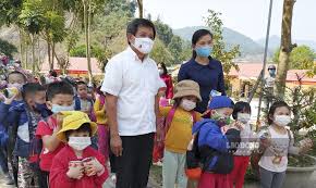 Ông võ hoàng yên không chữa được bệnh. Ong Ä'oan Ngá»c Háº£i Viáº¿t Tam ThÆ° Gá»­i Ns Hoai Linh Anh Hay Ä'á»©ng Dáº­y NhÆ° Má»™t NgÆ°á»i Ä'an Ong á´…Å©É´Ô Cáº£m Va Tá»­ Táº¿ Tin Sinh Vien