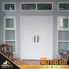 Bentuk rumah modern, unik dengan desain pintu minimalis dari kayu yang meninggalkan kesan elegan. Download Model Pintu Rumah Minimalis Pictures Konstruksi Sipil