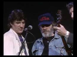 Roger waters especially, because he had once made a promise never to perform the wall again after the 1980 tour until the bricks fell in berlin. Sinead O Connor Titre Mother Avec Roger Waters Berlin 1990 Youtube