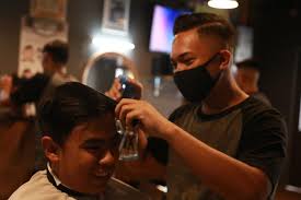 Kedai gunting rambut | 788 notis & 17 amaran dikeluarkan sebanyak 17 notis amaran dikeluarkan kerana pengusaha. Kedai Gunting Rambut Dibenarkan Beroperasi Semula Mengikut Sop Bermula 10 Jun
