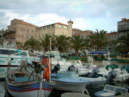 Propriano Port Et Ses Bateaux Alignement De Palmiers Et Maisons De La Station Balneaire France Voyage Com Ile Francaise Corse Du Sud Paysages Du Monde