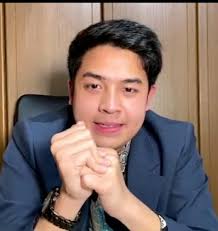 Umur 22 tahun), atau lebih dikenal sebagai jerome polin, adalah seorang youtuber dan selebriti internet berkebangsaan indonesia. Jerome Polin Ungkap Gaya Kuliah Di Waseda University Nadiem Komentar Begini