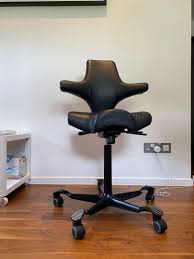 No other office ergonomic work chair is so well adapted to working surfaces with different heights or to height adjustable work tables. Hag Capisco Ergonomic Office Chair With Saddle Seat Furniture Tables Chairs On Carousell