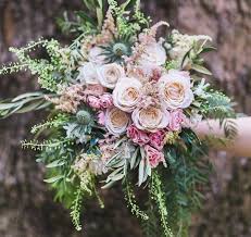 Estos son los ramos de flores de las damas, pequeños ramos que se llevan en la muñeca. Los Tipos De Flores Para Ramos De Novia Mas Utilizados Peonias Eventos Blog De Bodas