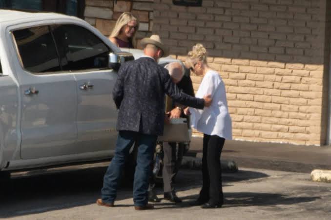 Dolly Parton's emotional loved ones gather at Nashville burial site 3 days  after her death