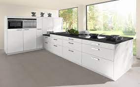 All our high gloss kitchen doors come in a magnificent range of colours that bring light, style and colour to any kitchen. Weisse Kuche Schrankturen Weisse Kuche Schrankturen Heimtextilien Ist Ein Wesentlicher Be White Gloss Kitchen Upper Kitchen Cabinets High Gloss Kitchen Doors