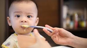 Gegen ende des ersten lebensjahres können sie ihm auch vollmilch als getränk geben. Joghurt Furs Baby Ab Wann Und Wie Viel Echte Mamas