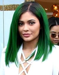 Kylie Jenner Strutting In Green Kylie Jenner Green Hair Green Hair Kylie Jenner Hair