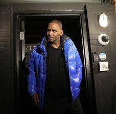 Der musiker wurde in 13 punkten. Haftbefehl Gegen R Kelly Wegen Sexuellen Missbrauchs Welt
