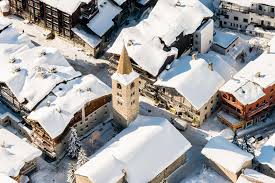 Minima di 2.5°c, massima di 11.4°c. Station De Ski Val D Isere Ski Planet