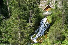 Potrivit 7izvoare.ro, încă din anul 1923 au existat primele teste ale apei din bucegi, reluate în 1981 si 1989. Cascada 7 Izvoare Locul Cu Apa Miraculoasa De Pe Vremea Dacilor Irinel Galasiu