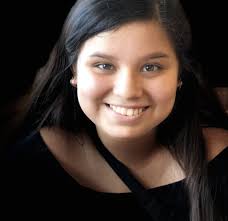 Evelyn Varela's Instagram, Twitter & Facebook