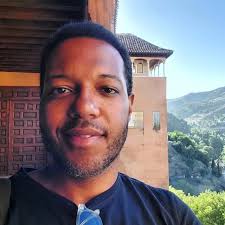 Fui nos 2 e acho que tem público para todo mundo.