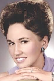 Della Gilpin's Instagram, Twitter & Facebook