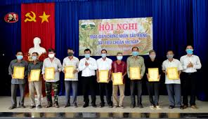 UBND huyện - Thị trấn Mađaguôi trao chứng nhận Sầu riêng VietGAP
