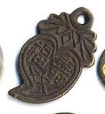 The chinese words for bat and fortune are homonyms, meaning that they sound the same but have different meanings. Chinese Numismatic Charm Wikipedia