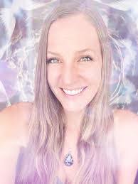 Liz Winter's Instagram, Twitter & Facebook