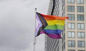 Ter gelegenheid van idahot wordt de regenboogvlag gehesen in alle regenbooggemeenten, op alle ministeries en nederlandse ambassades over de hele wereld. Provincie Hijst Regenboogvlag Provincie Utrecht