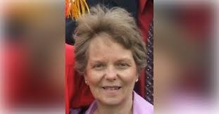 Jennifer Simoneau's Instagram, Twitter & Facebook