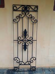 Pintu teralis besi memiliki beberapa kelebihan jika dibandingkan dengan jenis pintu berbahan lain. Teralis Besi Warna Cat Putih Reklame Toko