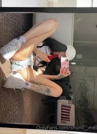 Shunli_mei Asian Girl teases Pussy With a Dildo And Fucks With It Onlyfans  Video