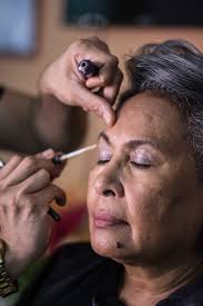 Our industry trainer Clint Chambers, delivering makeup techniques for some  of our current students! 💄👨‍🎨