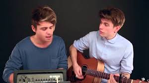 I due cantanti hanno scelto di presentare alla stampa quattro delle dodici canzoni che compongono l'album, a partire da solo con te, brano che apre good. Migliori Hit Del 2015 Benji Fede Youtube